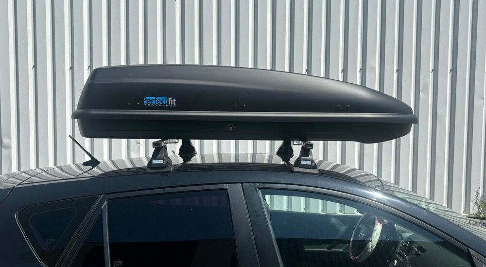 PerfectFit coffre de toit 440 Litre + PerfectFit Barre de toits Audi A3 Sportback &agrave; partir de 2020