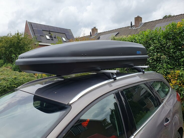 PerfectFit coffre de toit 500 liter + PerfectFit barres de toit BMW i5 Touring &agrave; partir de 2024