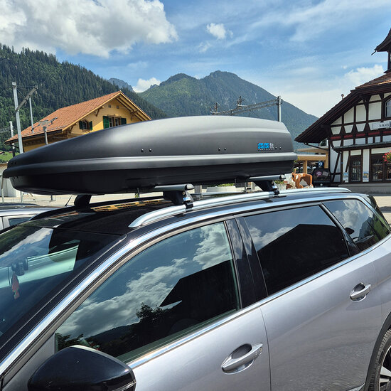 PerfectFit coffre de toit 440 litre + PerfectFit barres de toit Peugeot 308 &agrave; partir de 2022