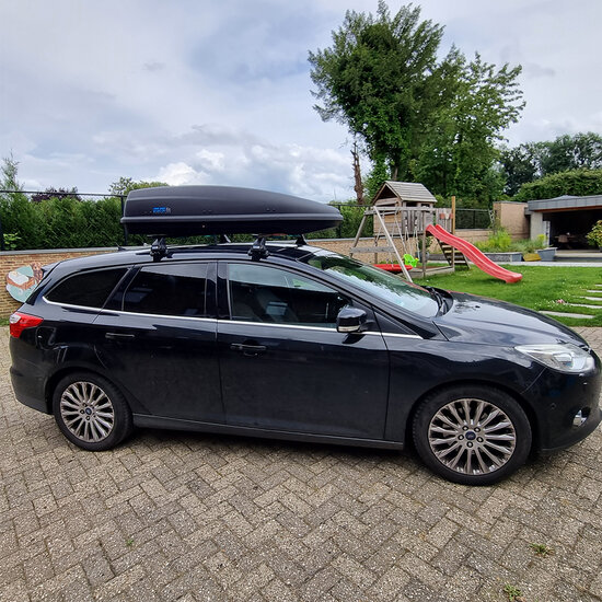 PerfectFit coffre de toit 440 litre + PerfectFit barres de toit Peugeot 308 &agrave; partir de 2022
