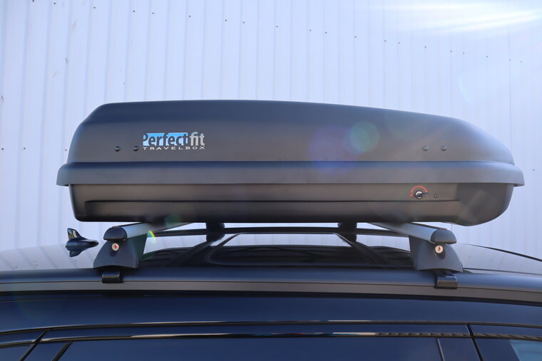 PerfectFit coffre de toit 400 litre + PerfectFit barres de toit Peugeot E-5008 &agrave; partir de 2024