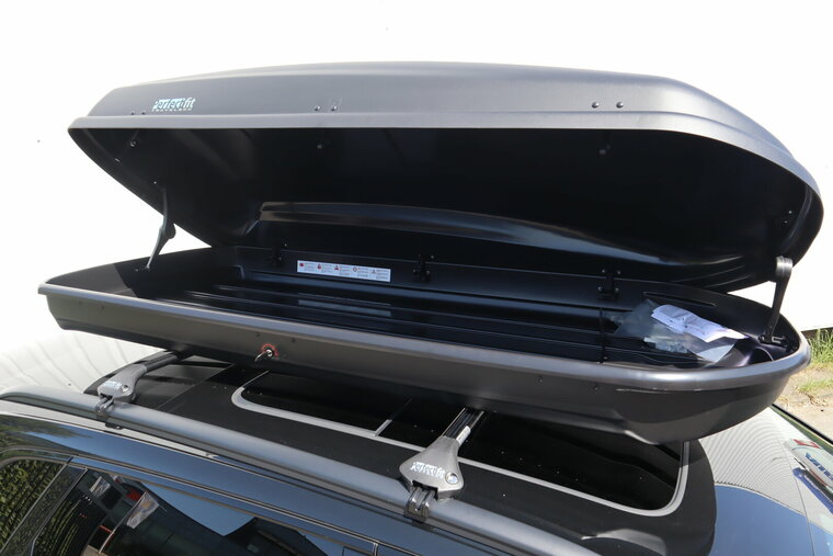 PerfectFit coffre de toit 500 litre + PerfectFit barres de toit Peugeot 5008 &agrave; partir de 2024