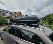 PerfectFit coffre de toit 500 liter + PerfectFit barres de toit BMW i5 Touring &agrave; partir de 2024